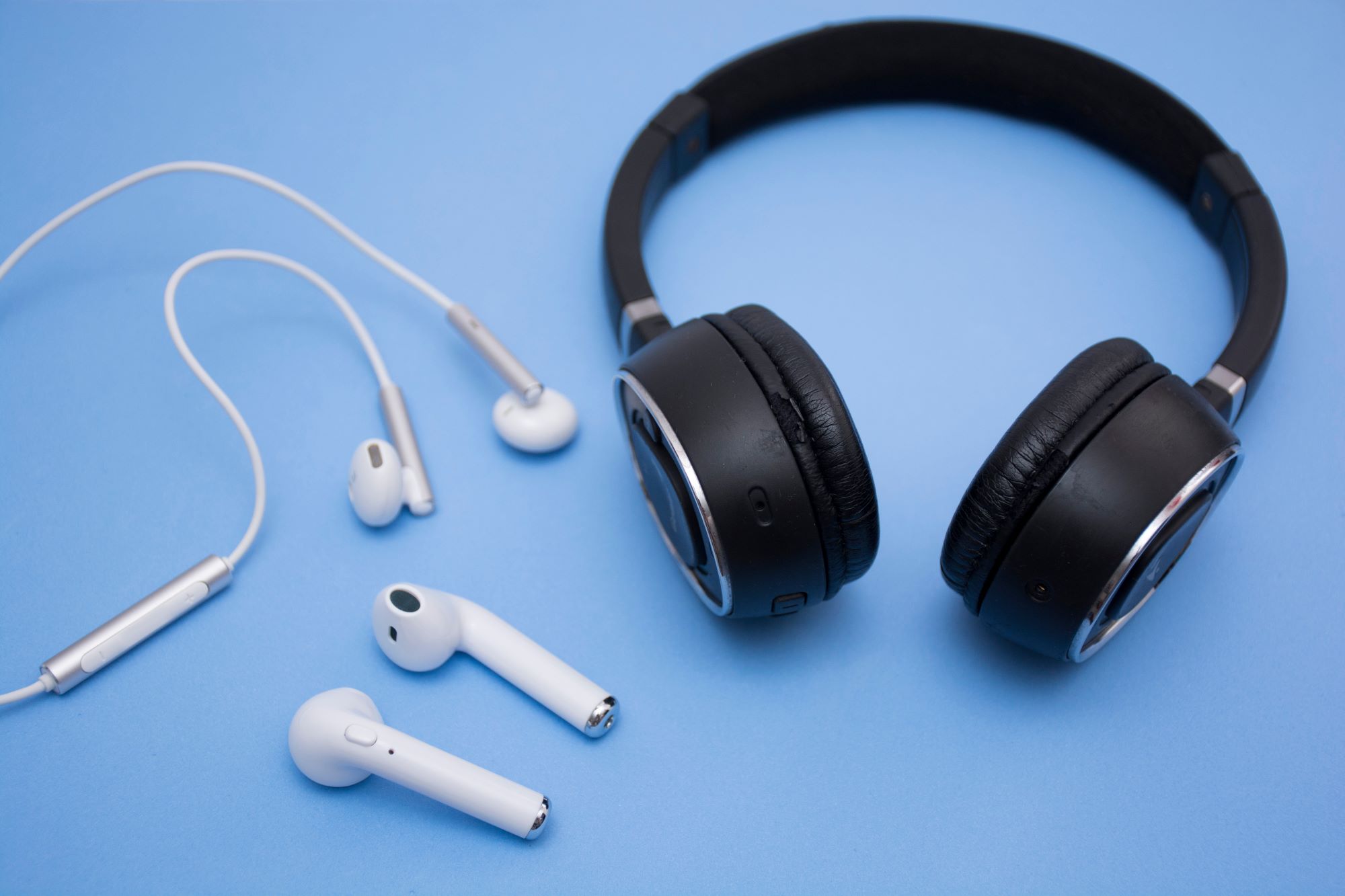 Can You Hear Me Now? Earbuds VS Headphones: Noise Health Risks